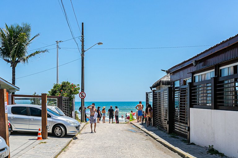 Predio com apartamentos completos, com piscina e a passos da