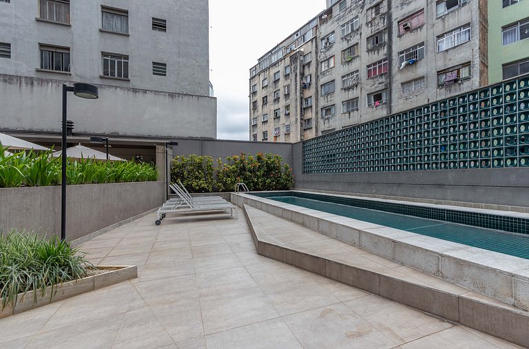 Predio completo com piscina perto de estacao de metro no cen