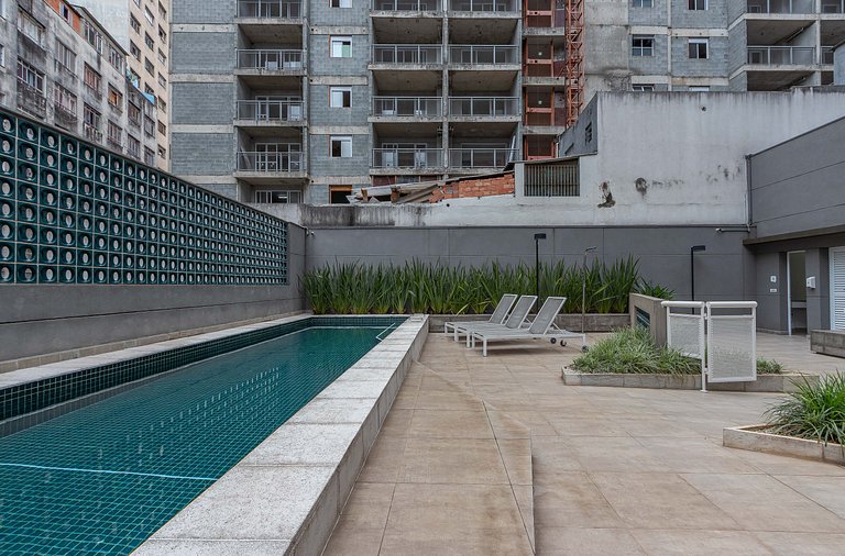 Predio completo com piscina perto de estacao de metro no cen