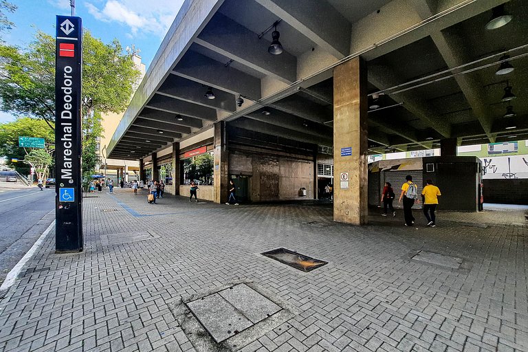 Prédio próximo ao metrô e Theatro São Pedro em Campos Elíseo