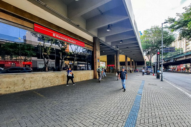 Prédio próximo ao metrô e Theatro São Pedro em Campos Elíseo