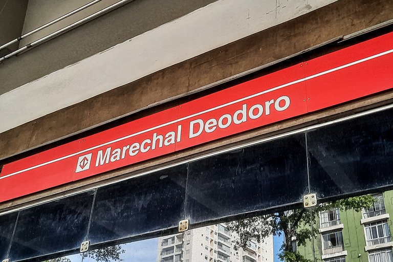 Prédio próximo ao metrô e Theatro São Pedro em Campos Elíseo