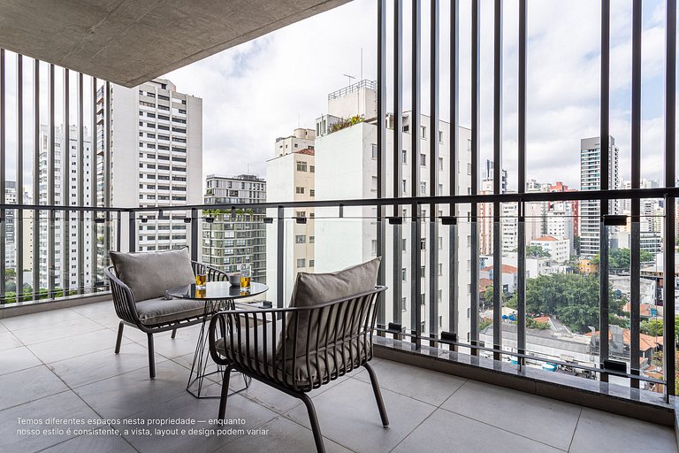 Studio amplo c sacada grande em predio com piscina